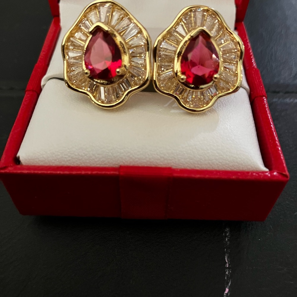 Stunning Gold Earrings with Red Gemstones Your Perfect Holiday Earrings - Picture 2 of 9
